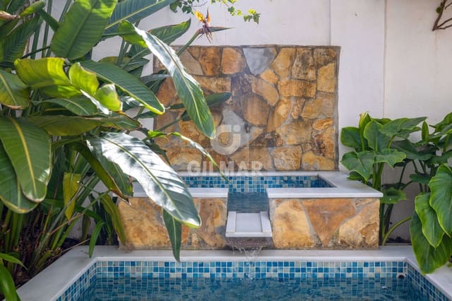 4 chambre Villa/Maison Semi-Mitoyenne à vendre à Sierra de Estepona - Avda. de Andalucía, Estepona avec garage - 768 000 € (Ref: 9652414)