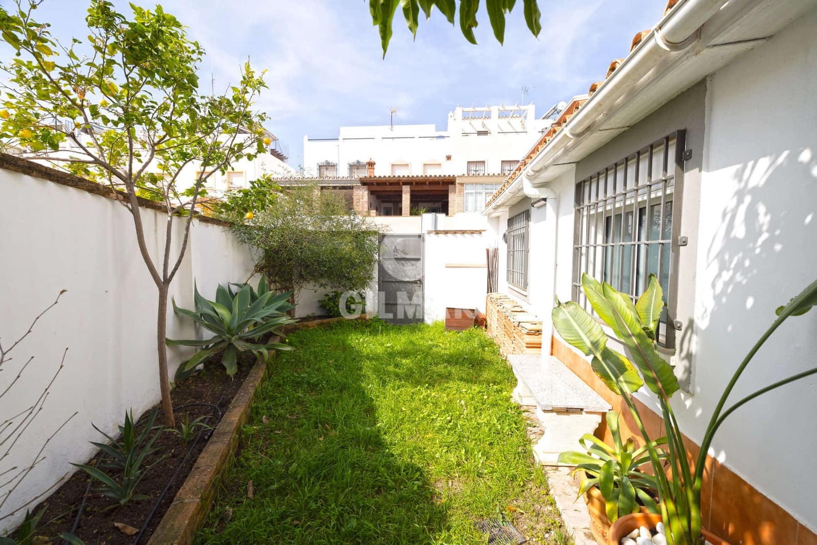 4 chambre Villa/Maison Semi-Mitoyenne à vendre à Estepona avec garage - 768 000 € (Ref: 9652414)