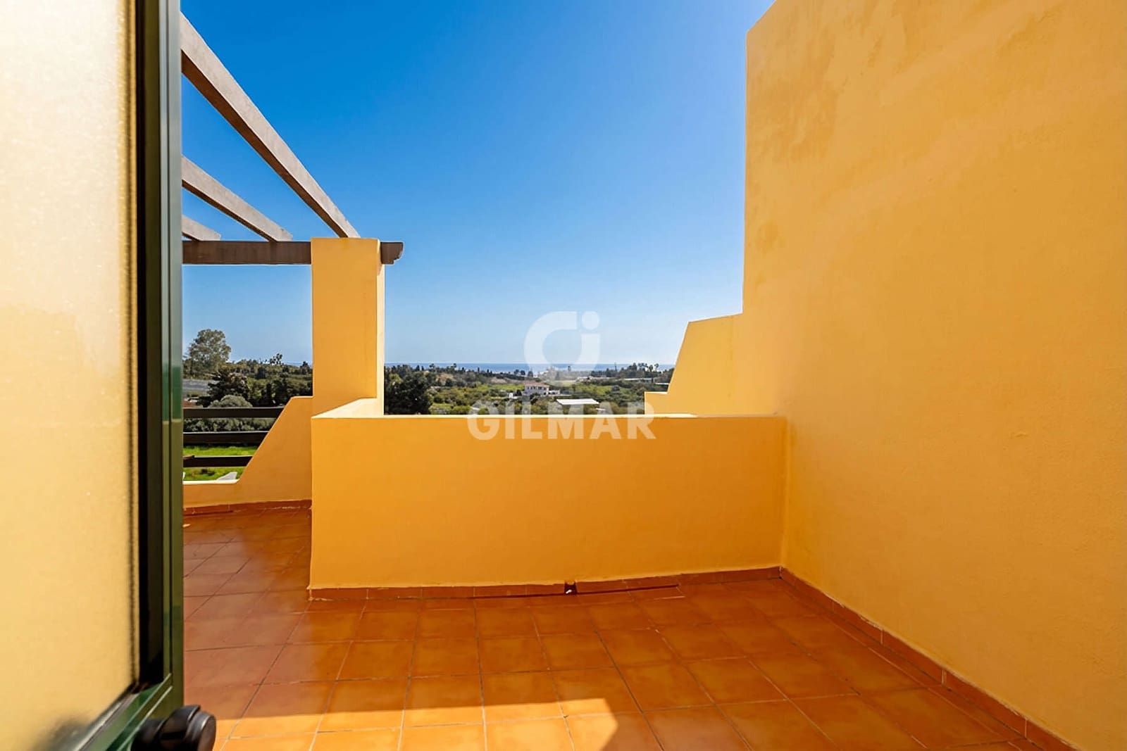 3 makuuhuone Kattohuoneisto myytävänä paikassa Estepona mukana 
autotalli - 595 000 € (Ref: 9656515)