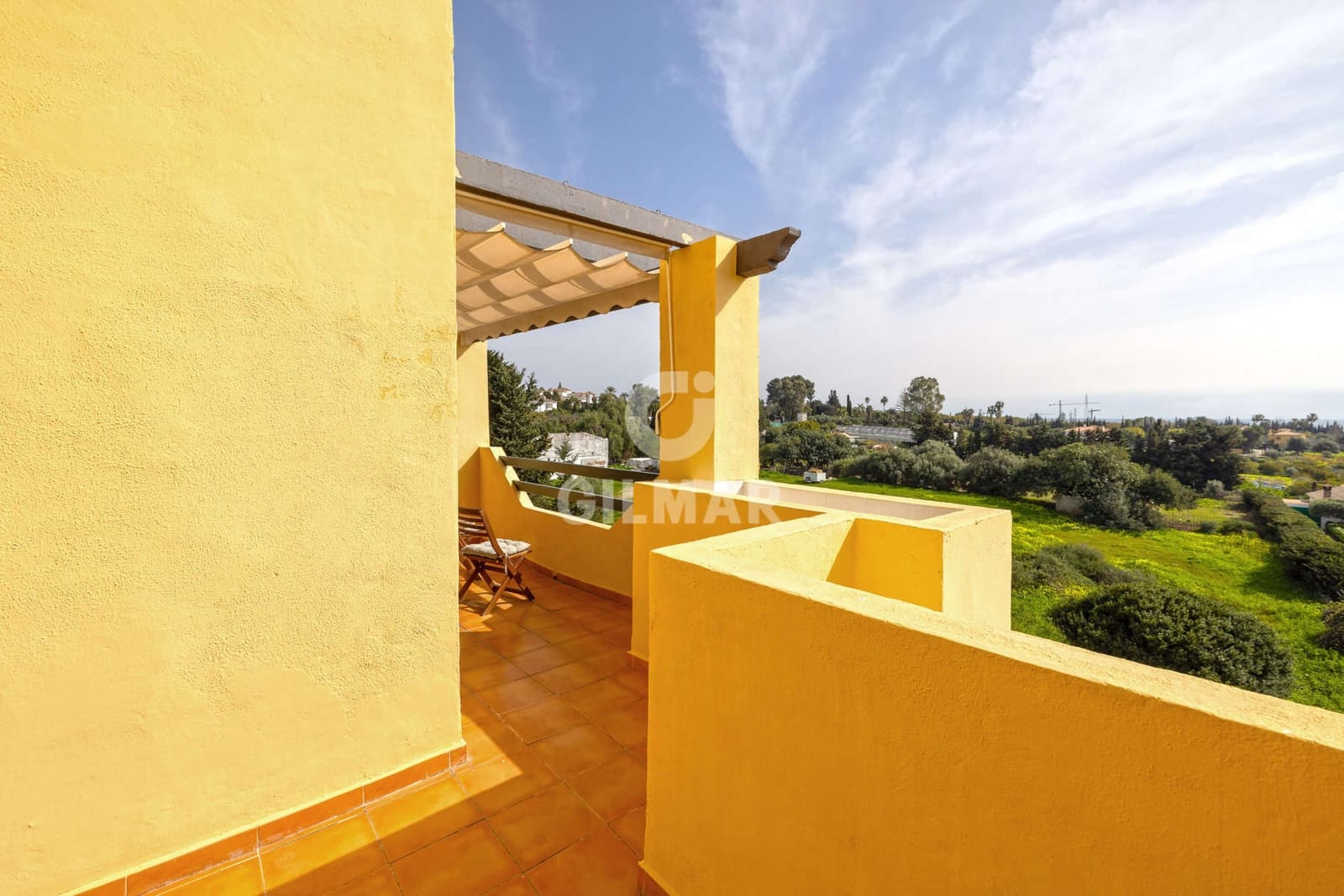 3 makuuhuone Kattohuoneisto myytävänä paikassa Estepona mukana 
autotalli - 595 000 € (Ref: 9656515)