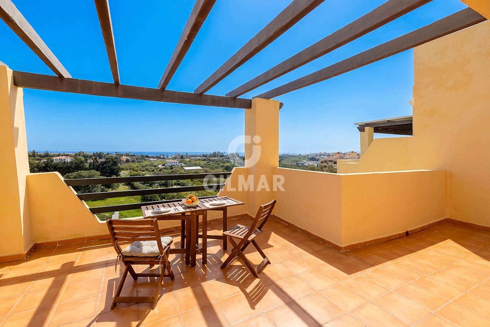 3 makuuhuone Kattohuoneisto myytävänä paikassa Estepona mukana 
autotalli - 595 000 € (Ref: 9656515)