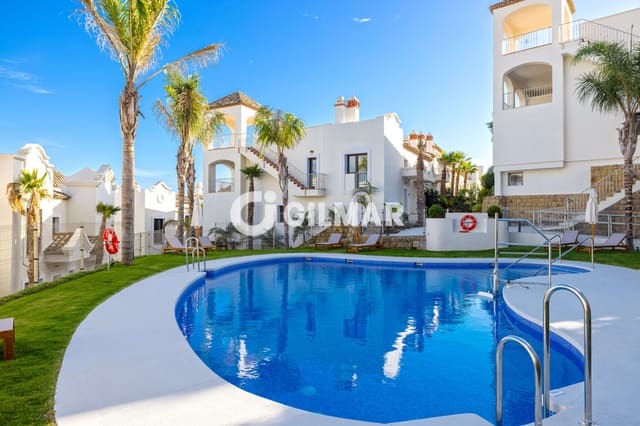 Adosado de 3 habitaciones en Valle Romano Golf, Estepona en venta con piscina garaje - 574.750 € (Ref: 9657027)