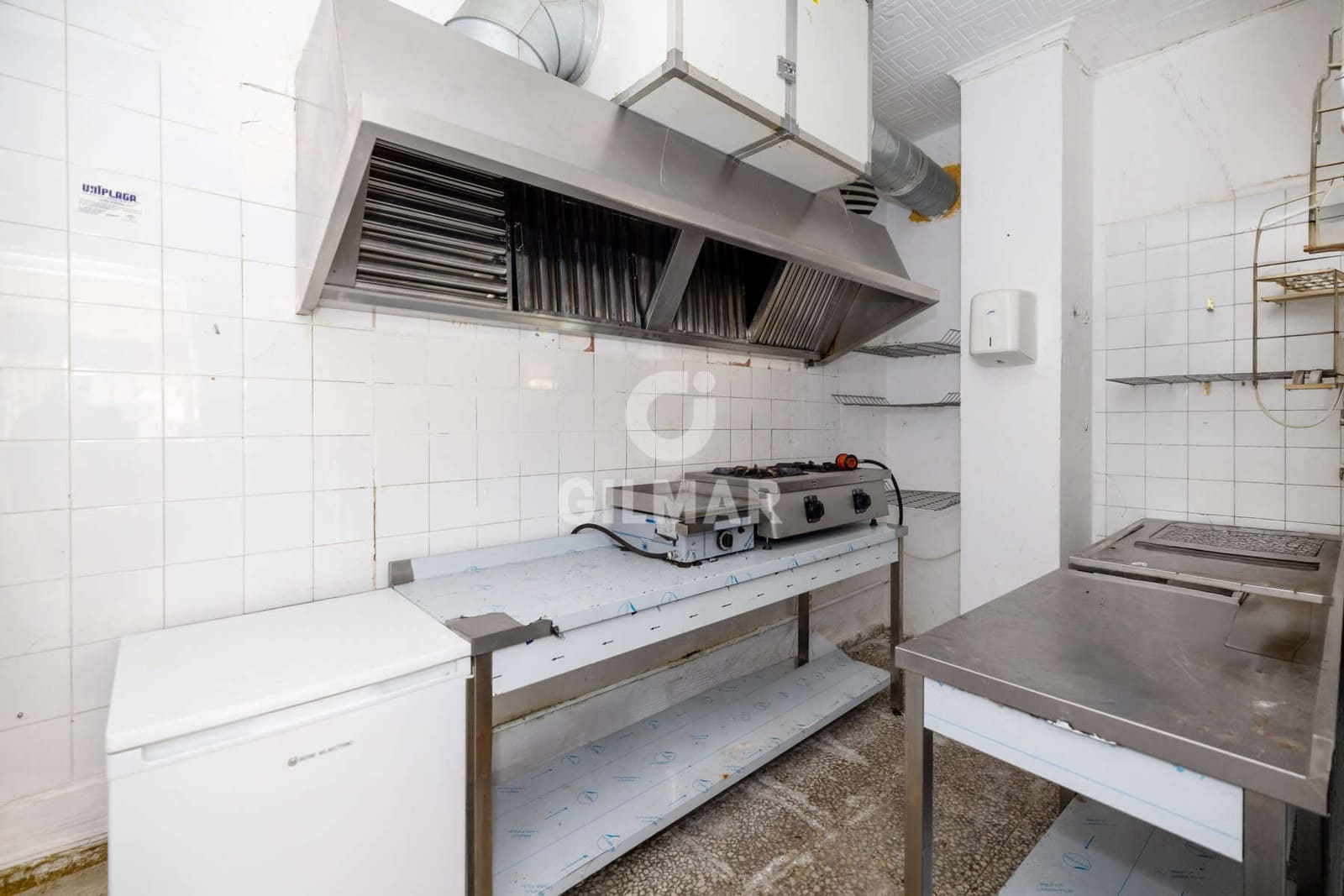 Kommersiell till salu i Estepona - 236 000 € (Ref: 9658017)