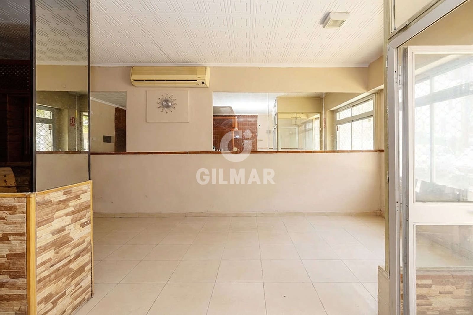 Kommersiell till salu i Estepona - 236 000 € (Ref: 9658017)