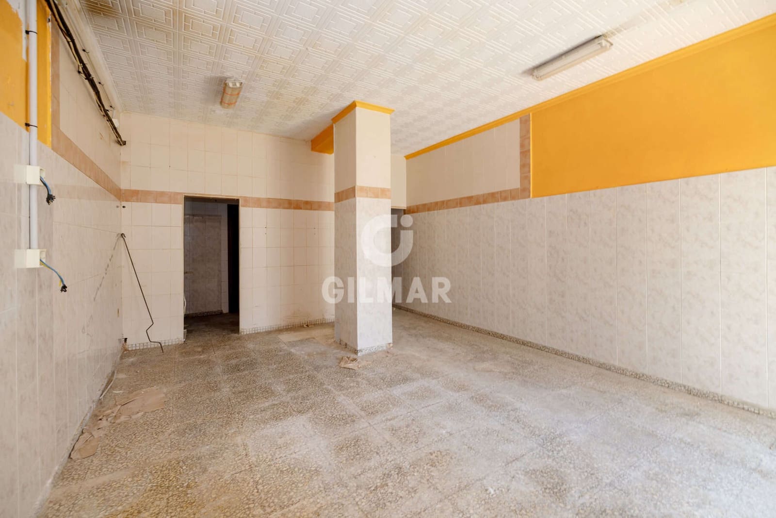 Kommersiell till salu i Estepona - 236 000 € (Ref: 9658017)