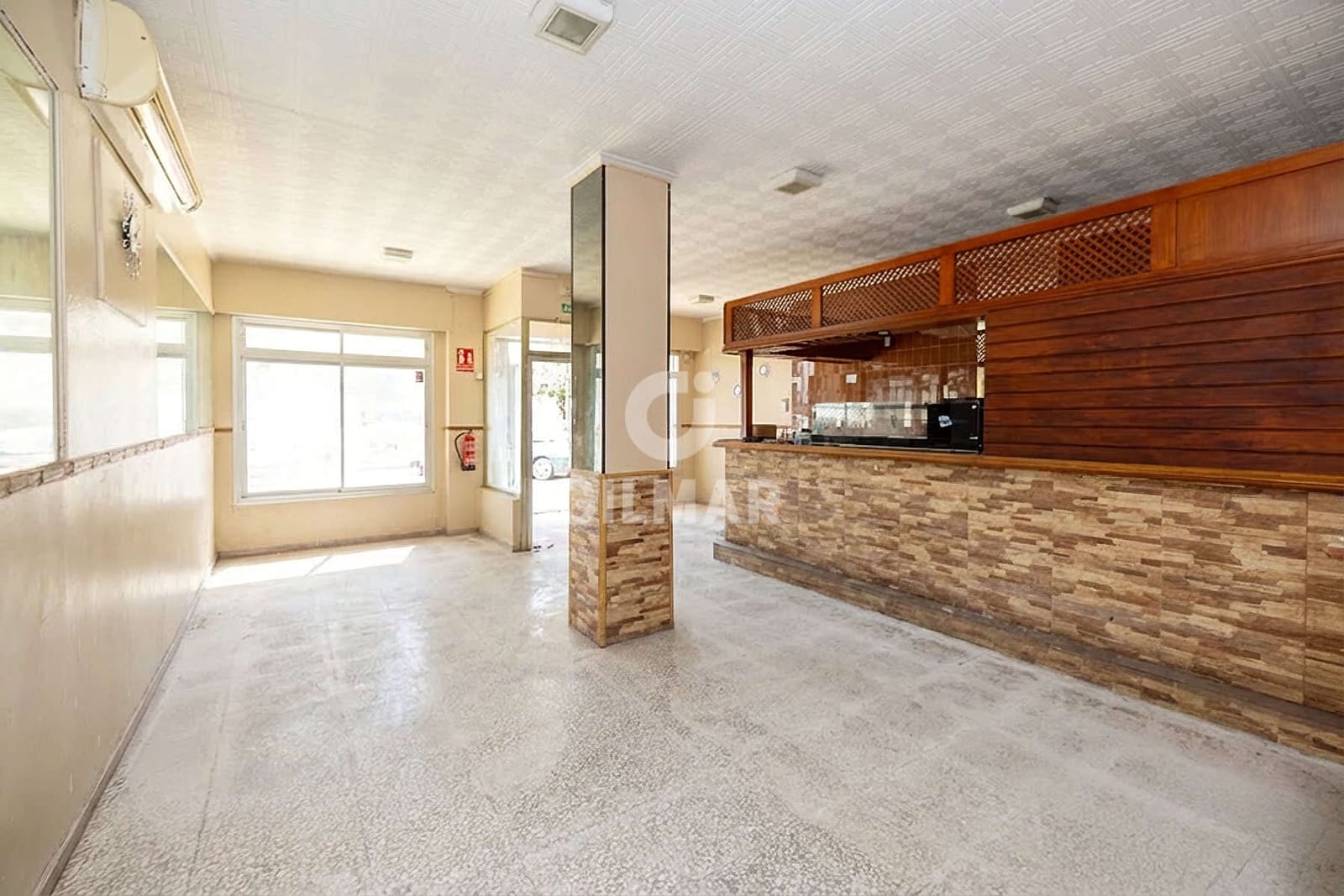 Kommersiell till salu i Estepona - 236 000 € (Ref: 9658017)