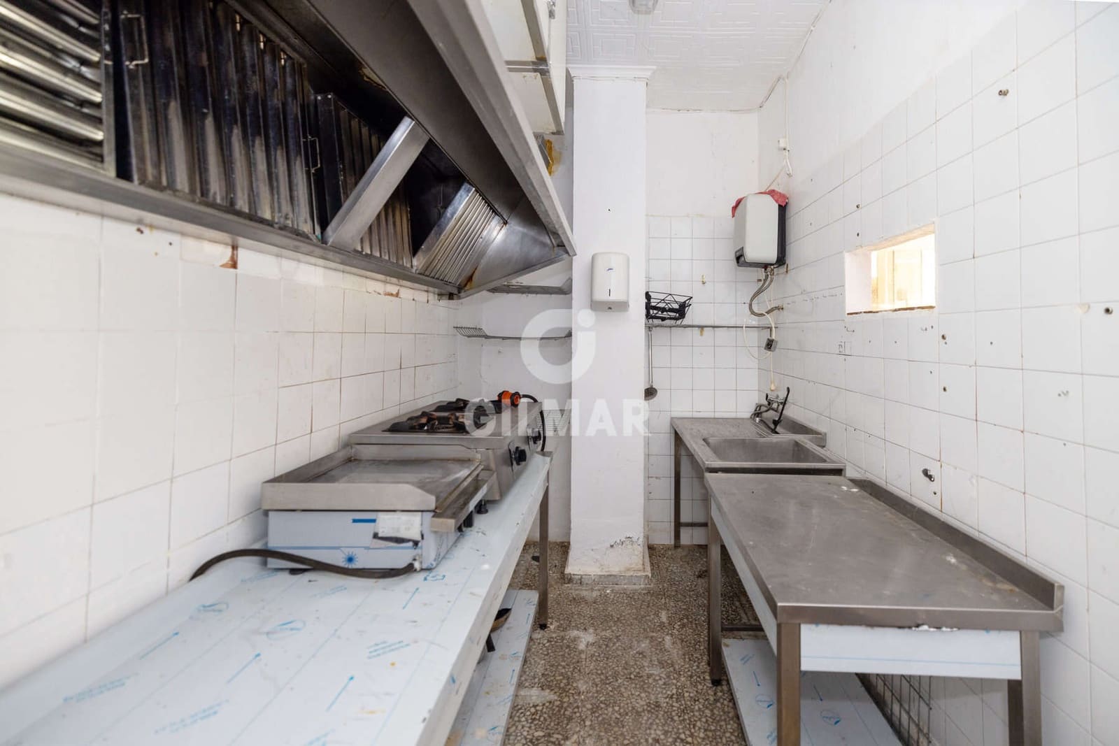 Kommersiell till salu i Estepona - 236 000 € (Ref: 9658017)