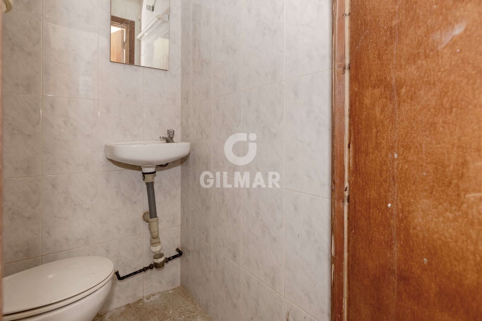 Kommersiell till salu i Estepona - 236 000 € (Ref: 9658017)