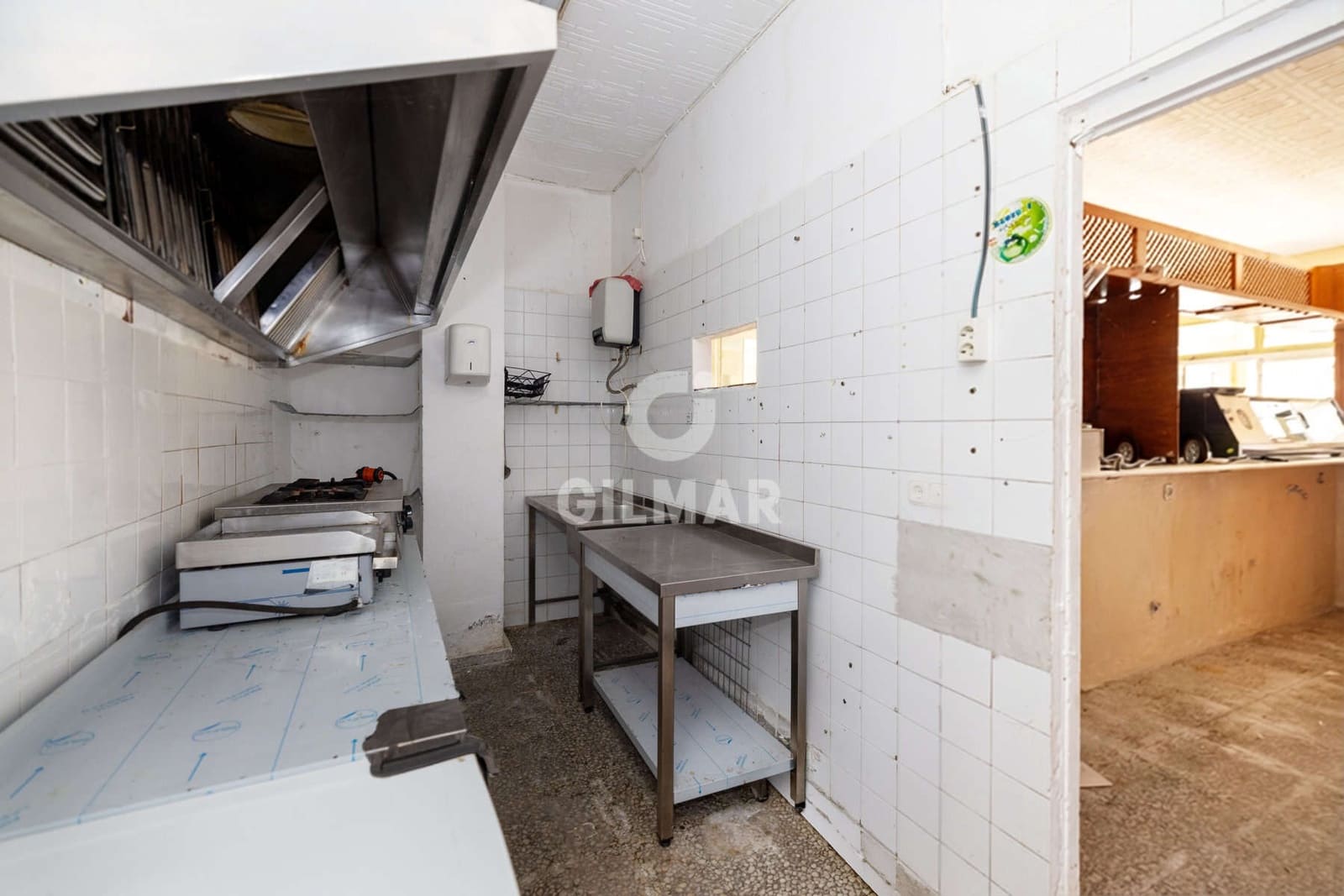 Kommersiell till salu i Estepona - 236 000 € (Ref: 9658017)