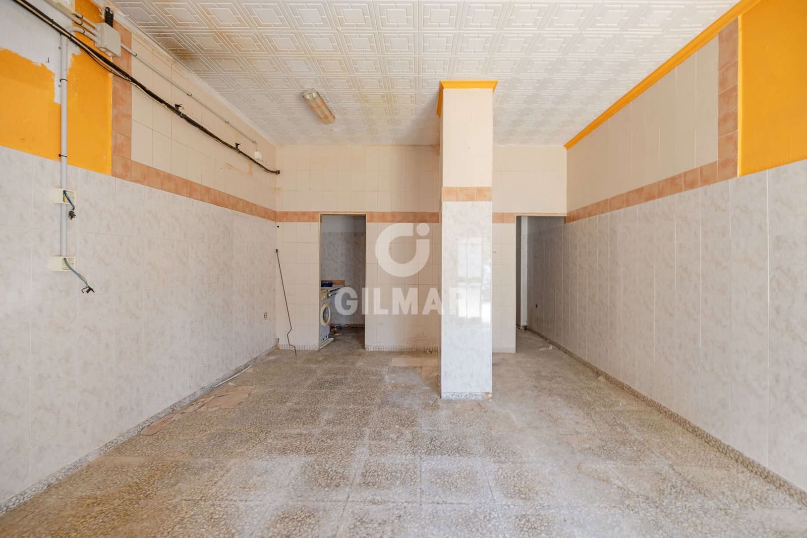 Kommersiell till salu i Estepona - 236 000 € (Ref: 9658017)