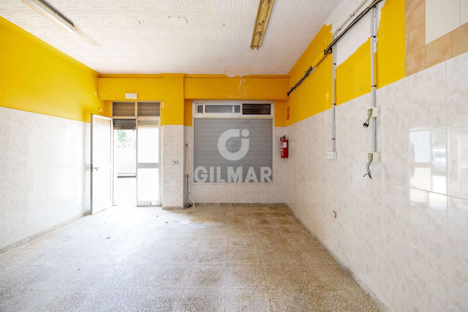 Kommersiell till salu i Estepona - 236 000 € (Ref: 9658017)