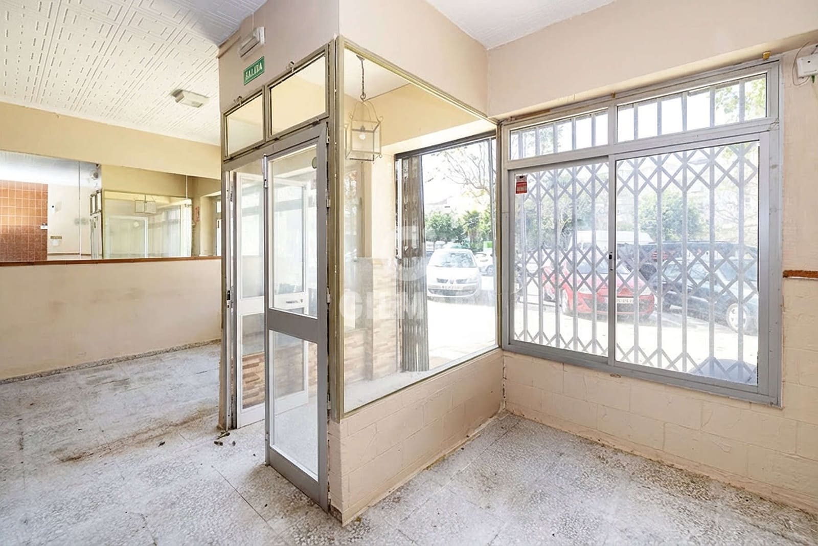 Kommersiell till salu i Estepona - 236 000 € (Ref: 9658017)