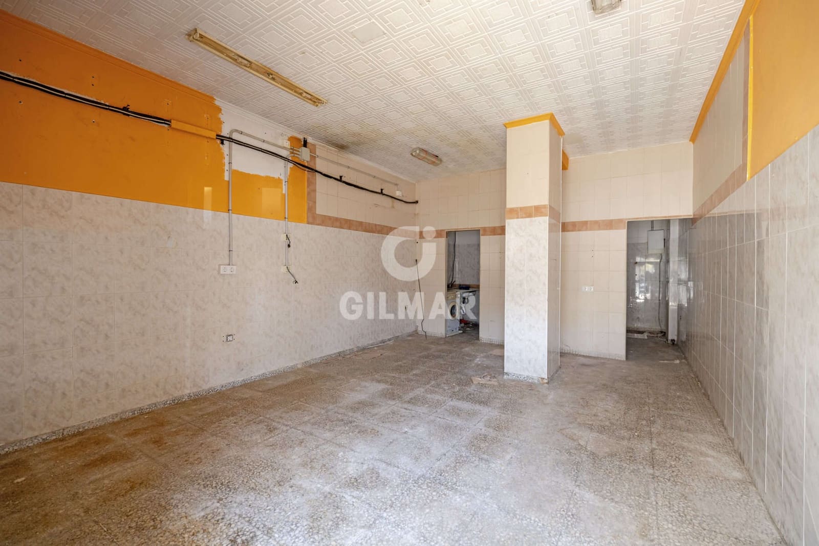 Kommersiell till salu i Estepona - 236 000 € (Ref: 9658017)