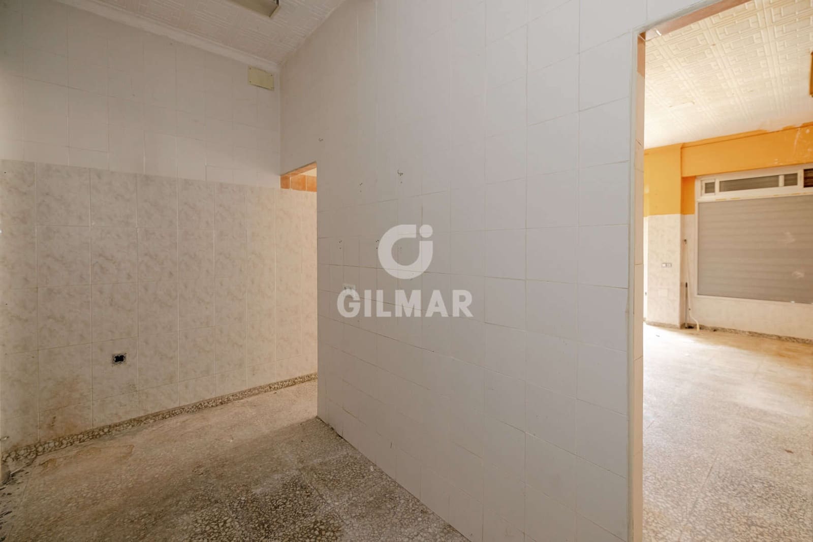 Kommersiell till salu i Estepona - 236 000 € (Ref: 9658017)