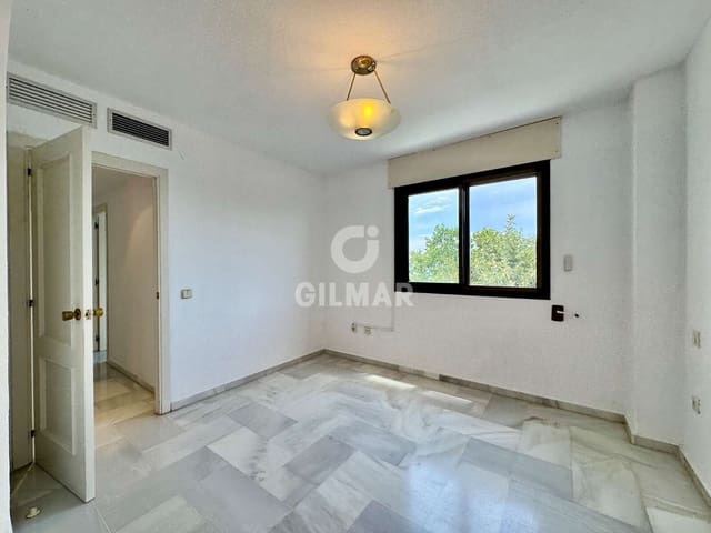 3 makuuhuone Asunto myytävänä paikassa Torremolinos mukana uima-altaan 
autotalli - 890 000 € (Ref: 9659776)