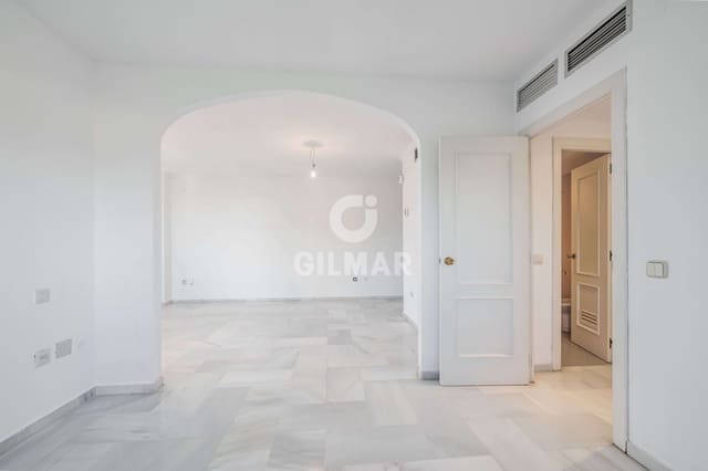 Piso de 3 habitaciones en Torremolinos en venta con piscina garaje - 890.000 € (Ref: 9659776)