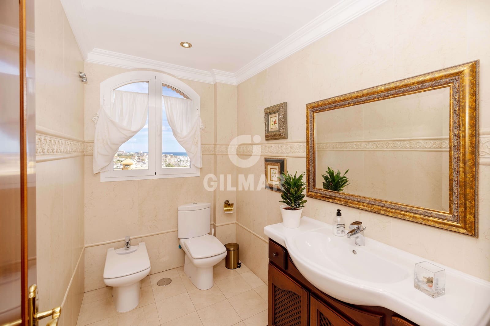 5 slaapkamer Villa te koop in Torrequebrada met zwembad - € 1.250.000 (Ref: 9659777)