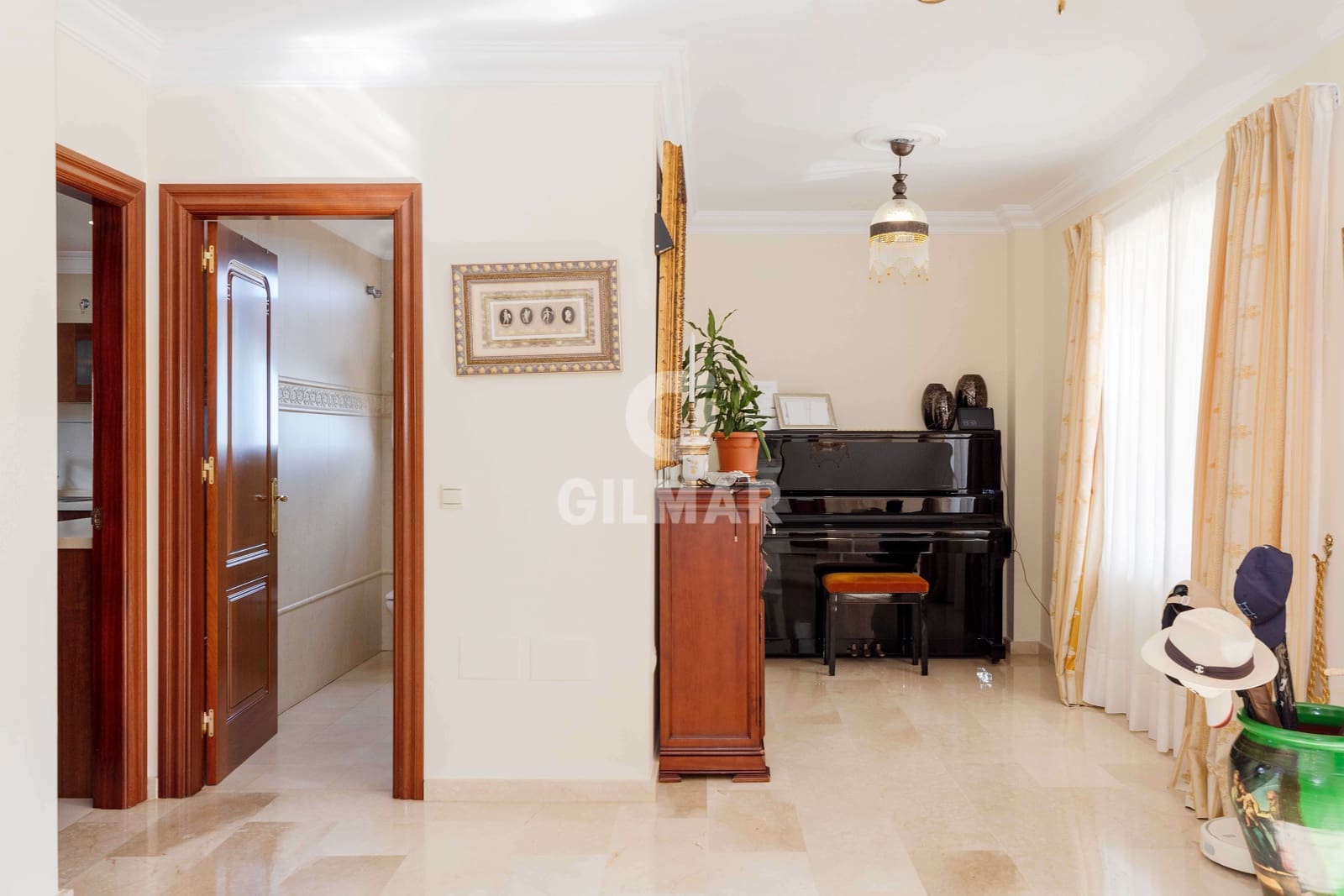 5 slaapkamer Villa te koop in Torrequebrada met zwembad - € 1.250.000 (Ref: 9659777)