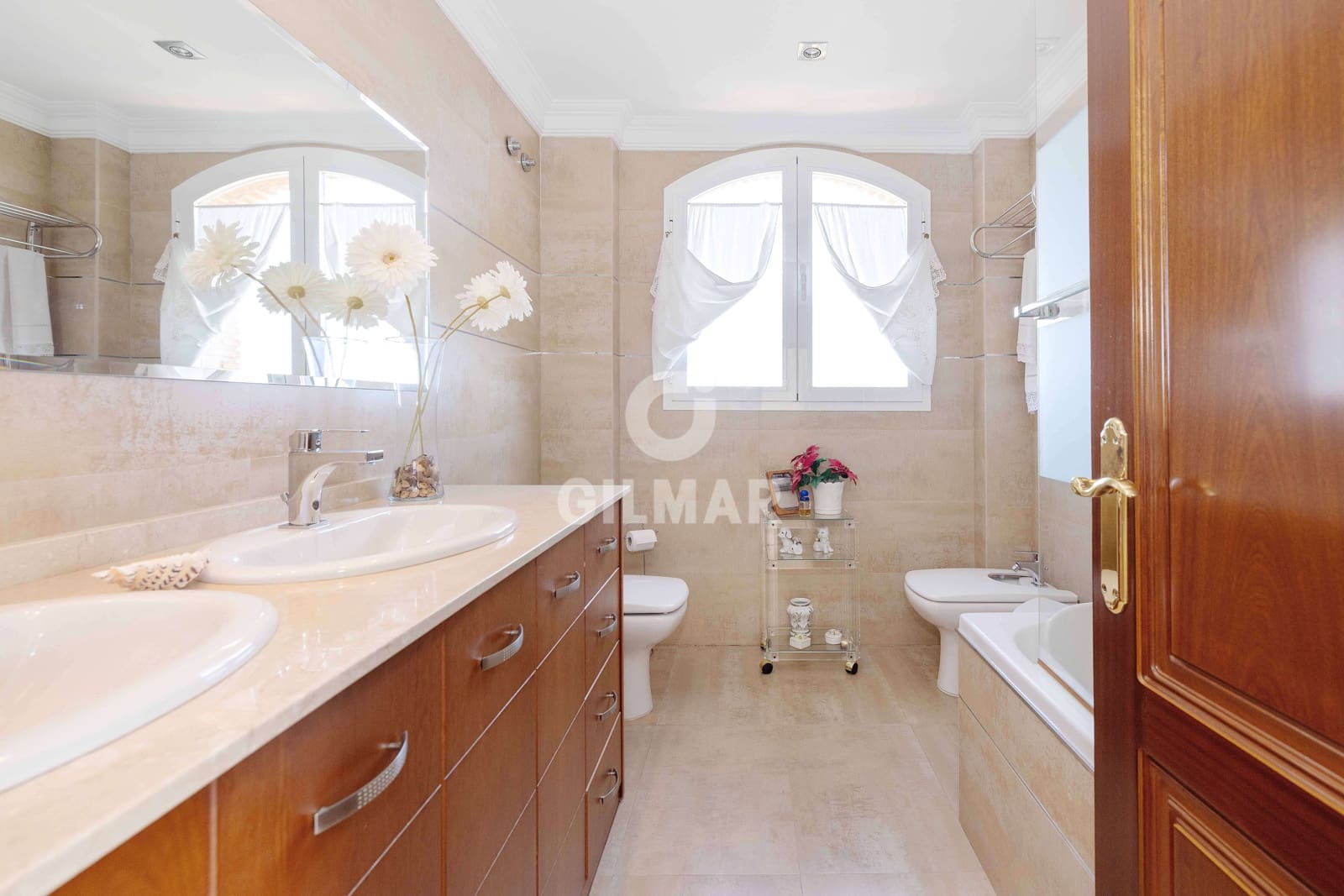 5 slaapkamer Villa te koop in Torrequebrada met zwembad - € 1.250.000 (Ref: 9659777)