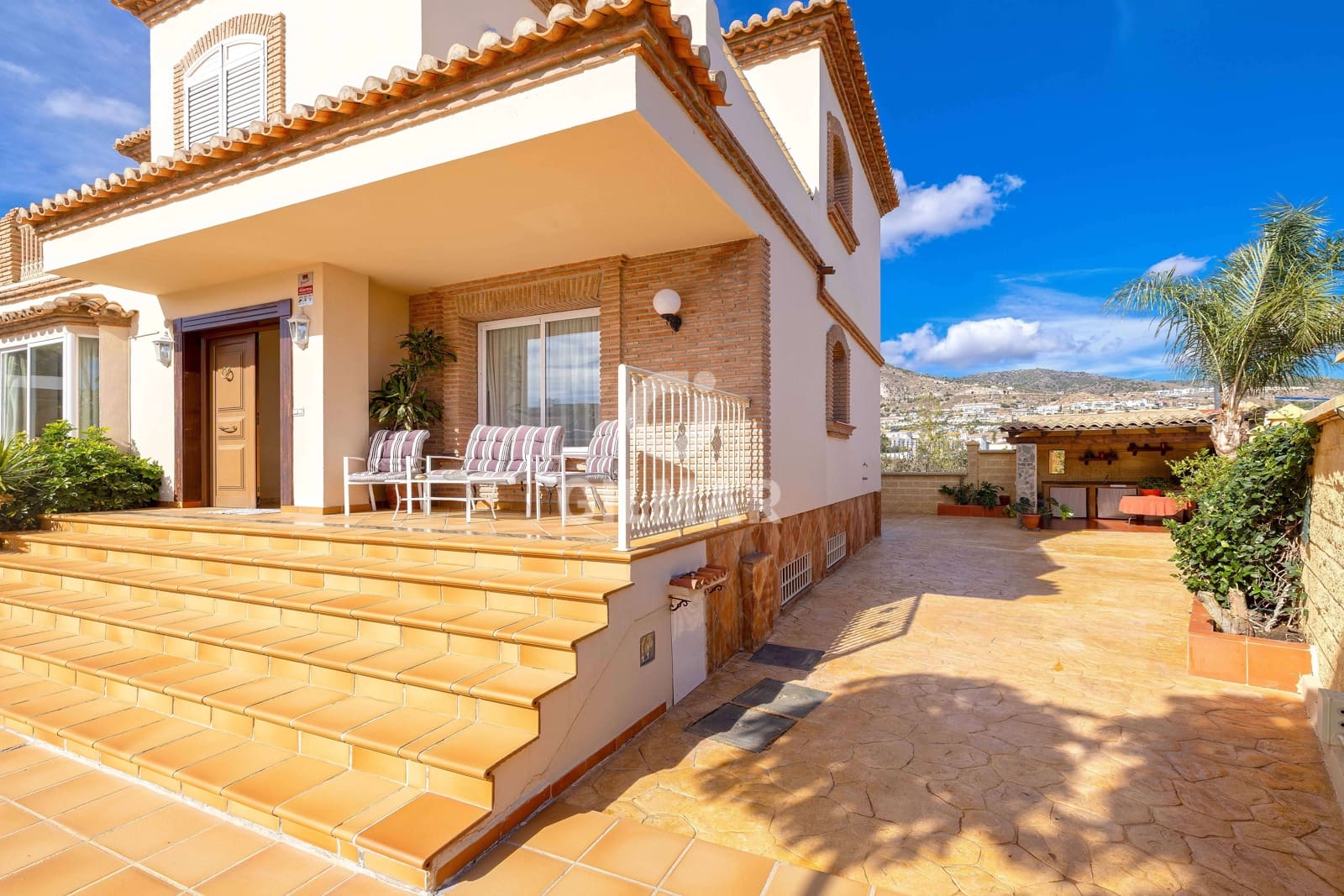 5 slaapkamer Villa te koop in Torrequebrada met zwembad - € 1.250.000 (Ref: 9659777)