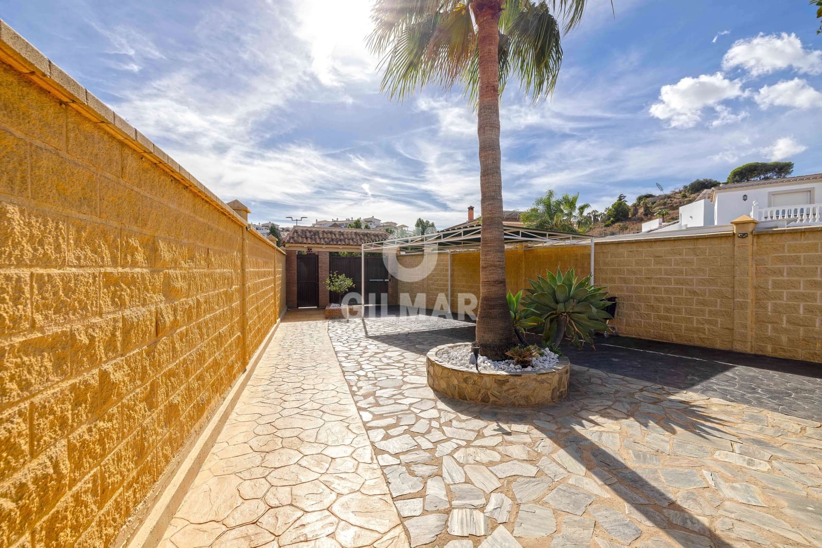 5 slaapkamer Villa te koop in Torrequebrada met zwembad - € 1.250.000 (Ref: 9659777)