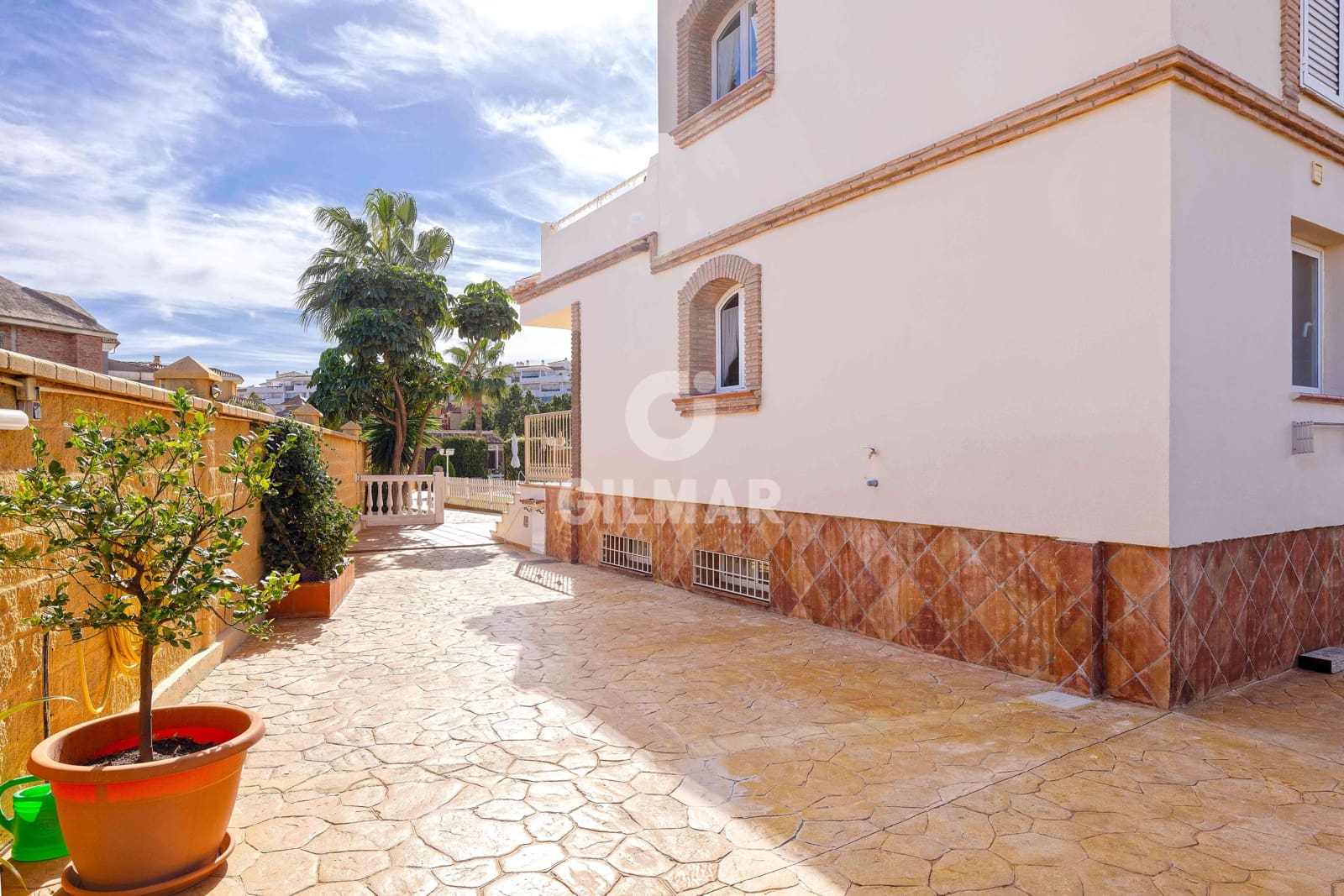 5 slaapkamer Villa te koop in Torrequebrada met zwembad - € 1.250.000 (Ref: 9659777)