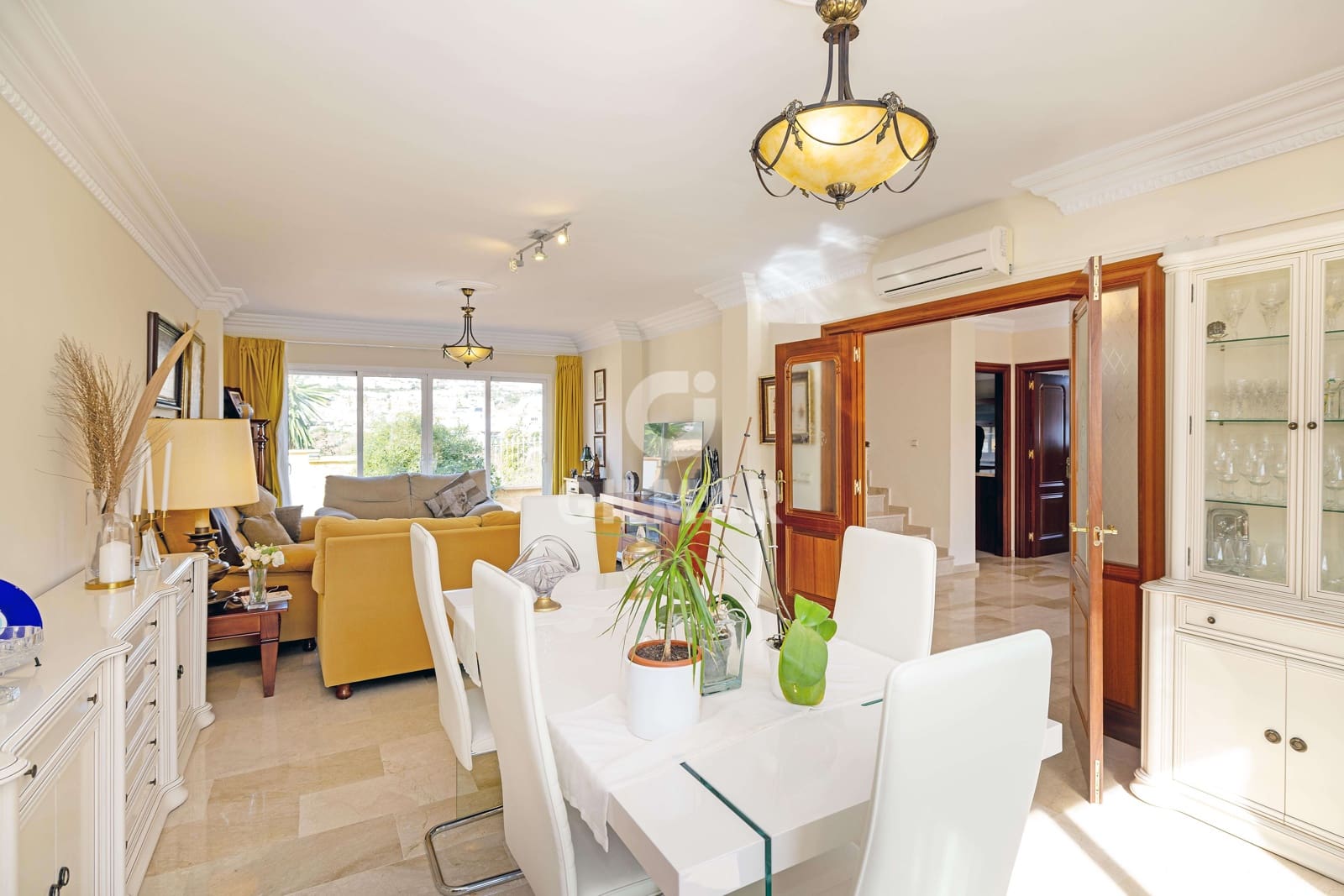 5 slaapkamer Villa te koop in Torrequebrada met zwembad - € 1.250.000 (Ref: 9659777)