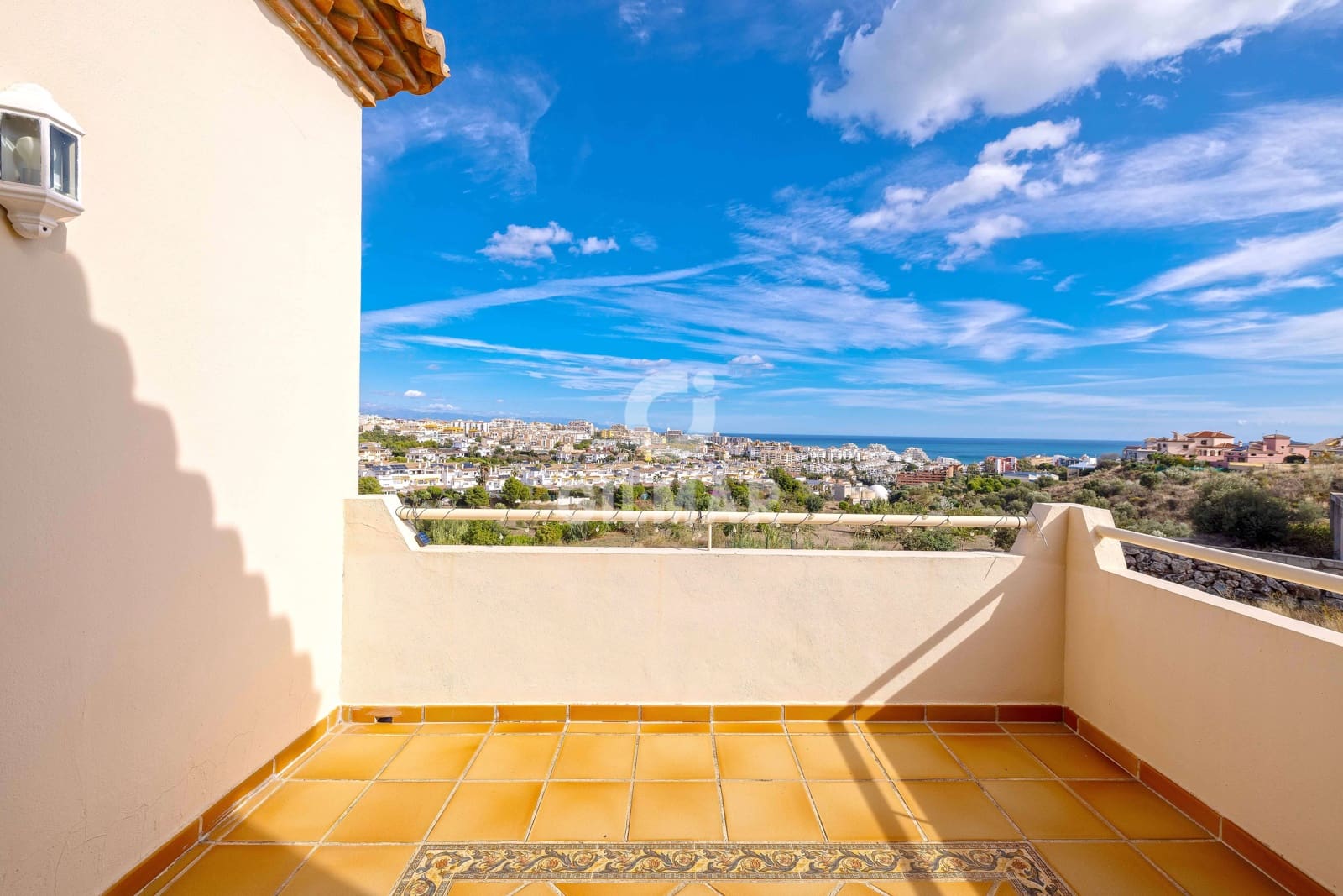 5 slaapkamer Villa te koop in Torrequebrada met zwembad - € 1.250.000 (Ref: 9659777)