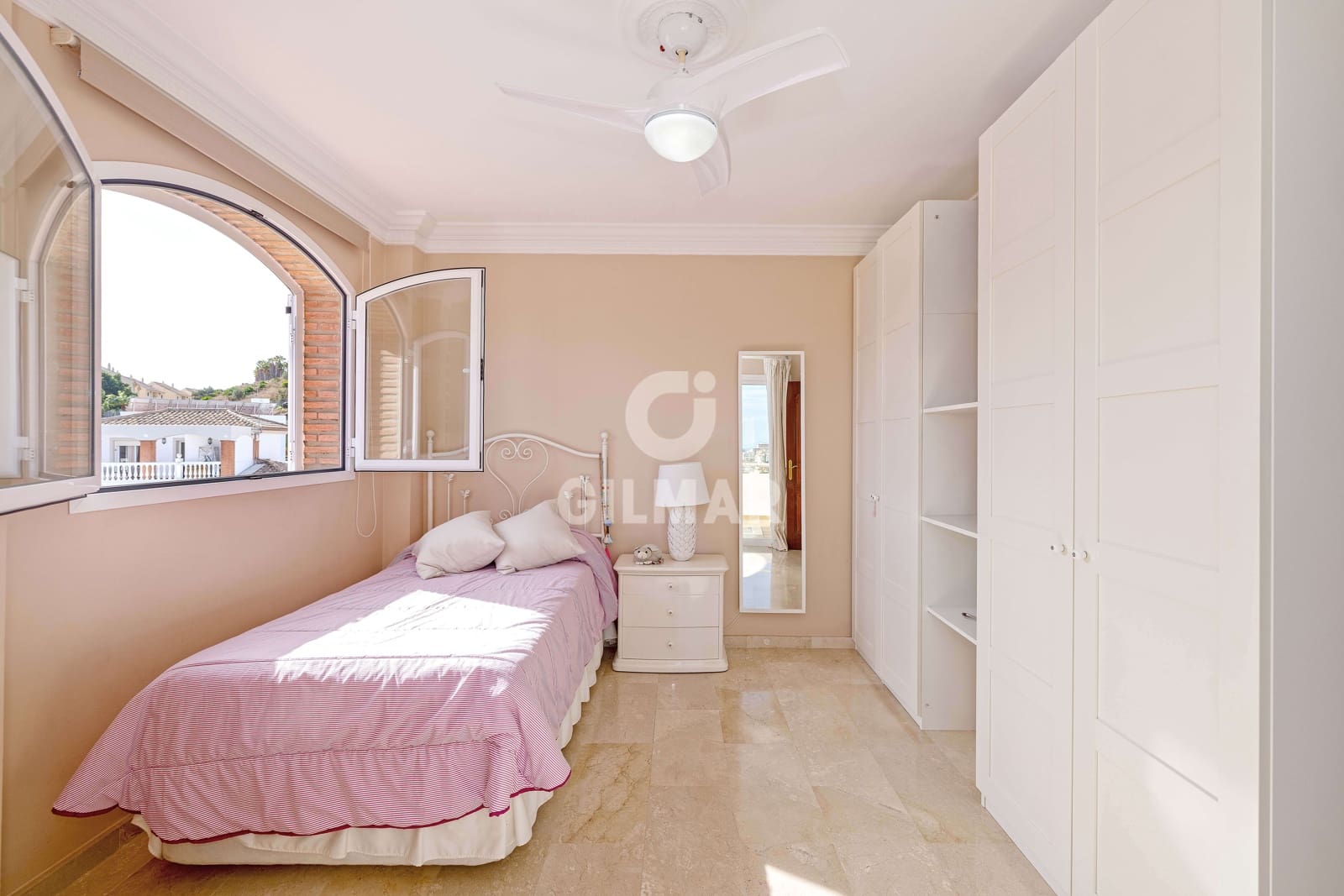 5 slaapkamer Villa te koop in Torrequebrada met zwembad - € 1.250.000 (Ref: 9659777)