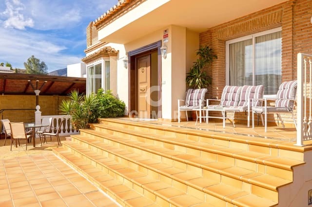 5 slaapkamer Villa te koop in Torrequebrada, Benalmádena met zwembad - € 1.250.000 (Ref: 9659777)