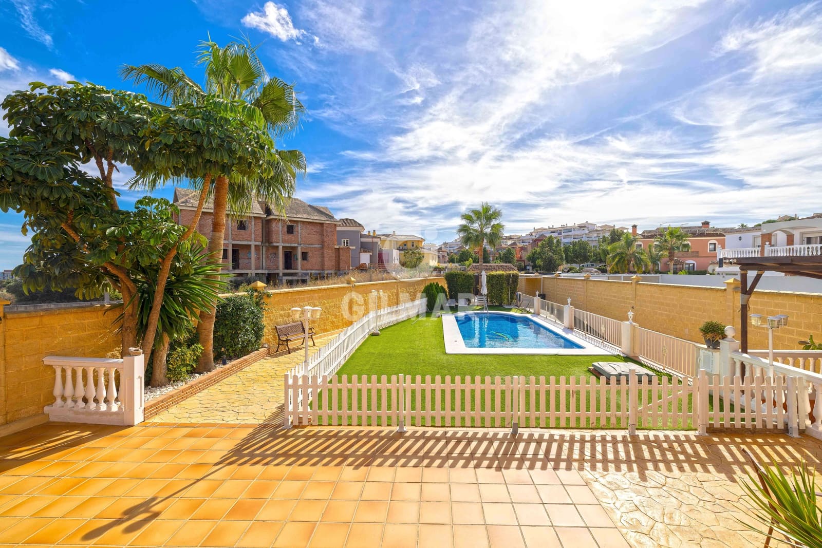 5 slaapkamer Villa te koop in Torrequebrada met zwembad - € 1.250.000 (Ref: 9659777)