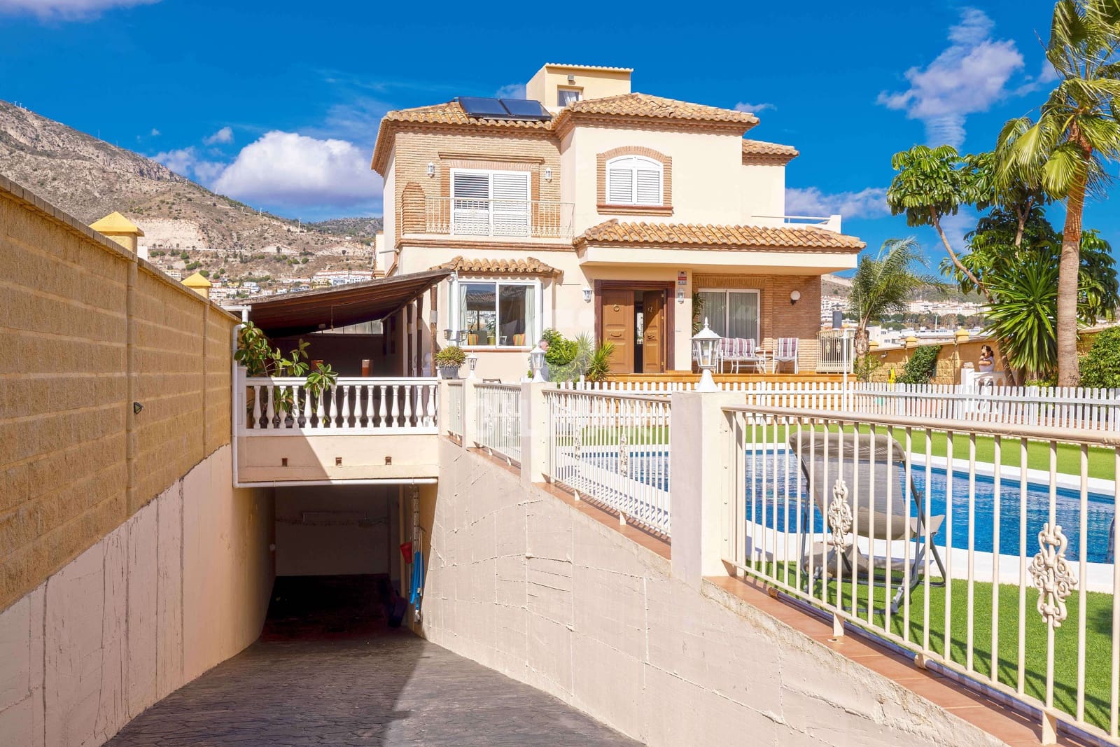 5 slaapkamer Villa te koop in Torrequebrada met zwembad - € 1.250.000 (Ref: 9659777)