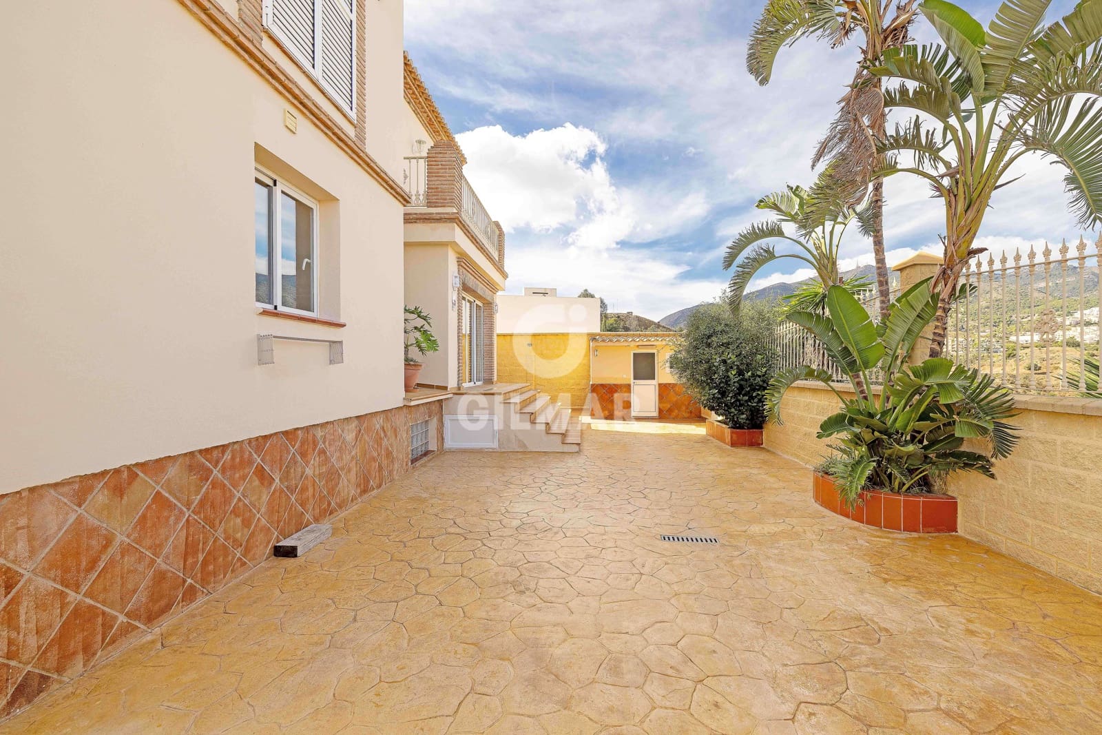 5 slaapkamer Villa te koop in Torrequebrada met zwembad - € 1.250.000 (Ref: 9659777)