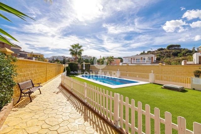 5 slaapkamer Villa te koop in Torrequebrada, Benalmádena met zwembad - € 1.250.000 (Ref: 9659777)