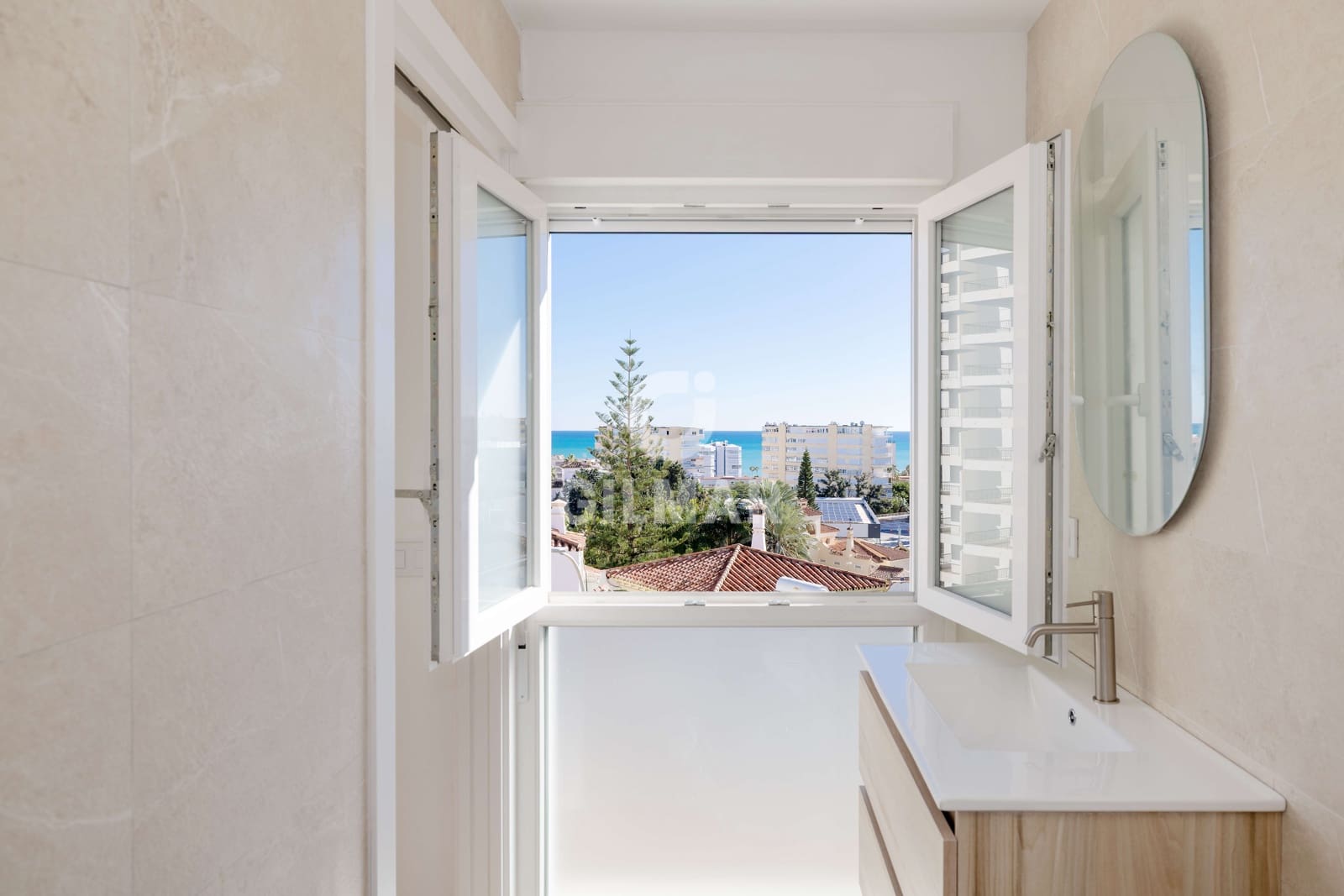 3 makuuhuone Asunto myytävänä paikassa Torremolinos mukana uima-altaan 
autotalli - 590 000 € (Ref: 9659778)