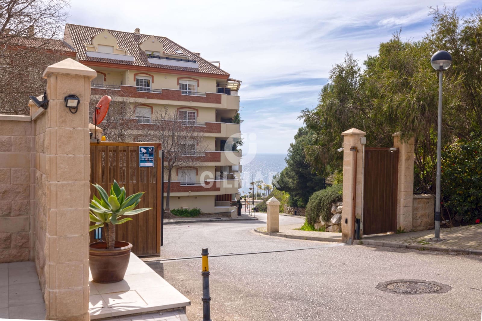 2 slaapkamer Flat te koop in Torrequebrada met zwembad garage - € 345.000 (Ref: 9659790)