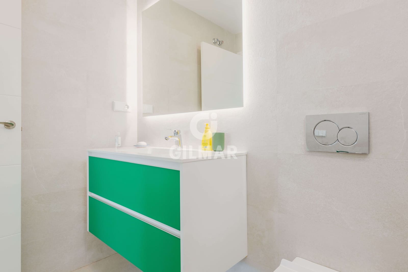 2 bedroom Flat for sale in Benalmadena Costa with pool garage - € 1,100,000 (Ref: 9659792)