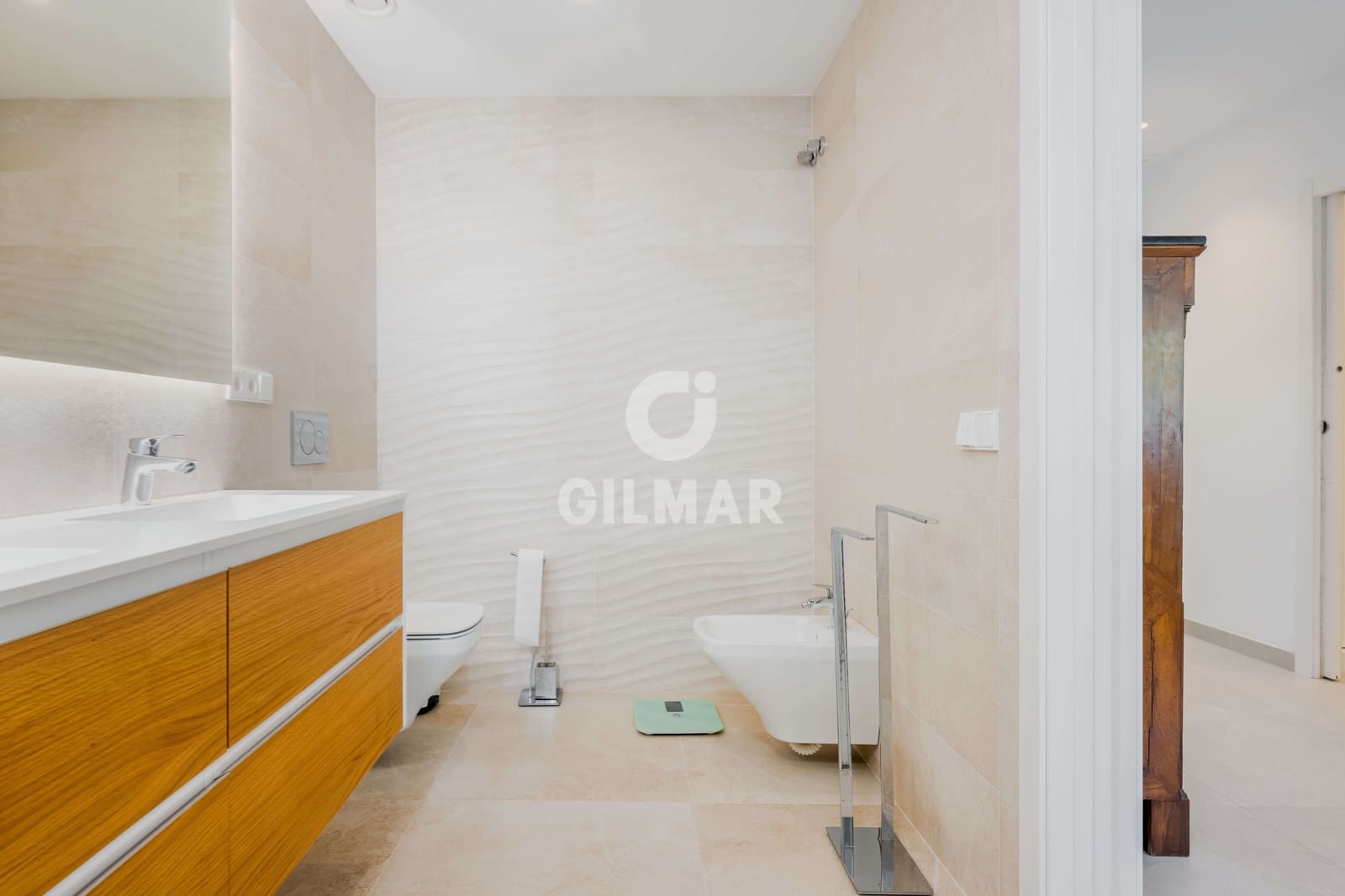 2 bedroom Flat for sale in Benalmadena Costa with pool garage - € 1,100,000 (Ref: 9659792)