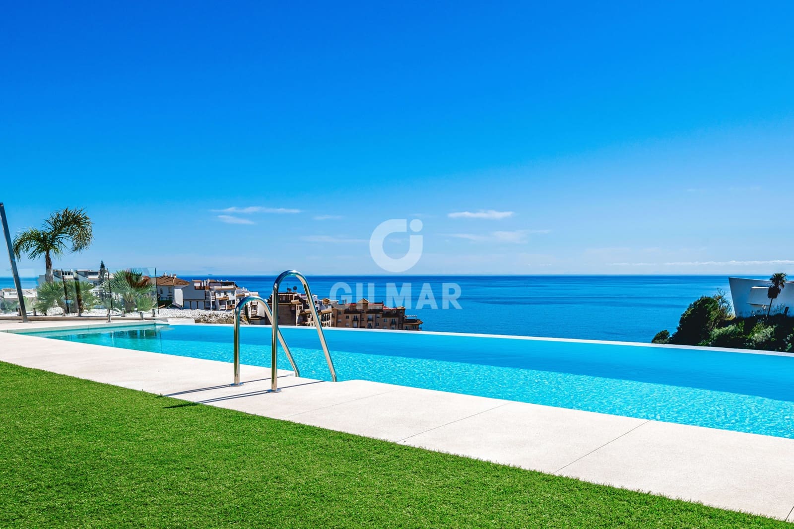 2 bedroom Flat for sale in Benalmadena Costa with pool garage - € 1,100,000 (Ref: 9659792)