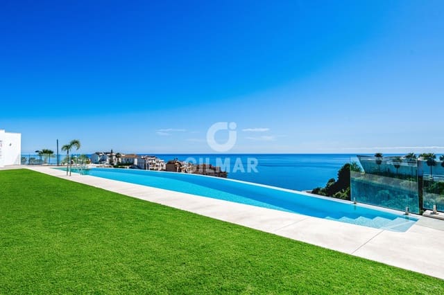 Piso de 2 habitaciones en Benalmadena Costa, Benalmádena en venta con piscina garaje - 1.100.000 € (Ref: 9659792)