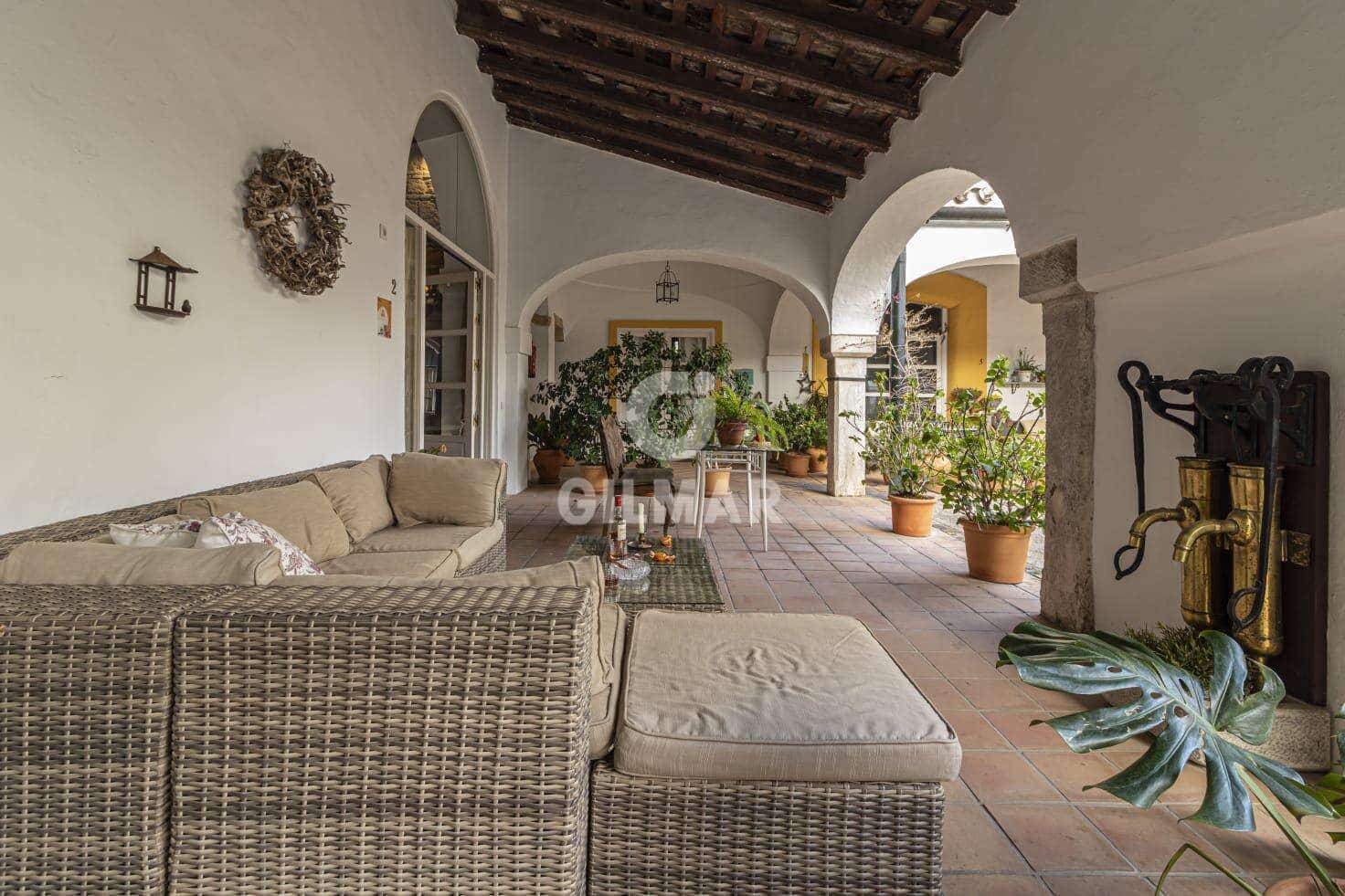 2 bedroom Flat for sale in Jerez de la Frontera with garage - € 335,000 (Ref: 9669219)