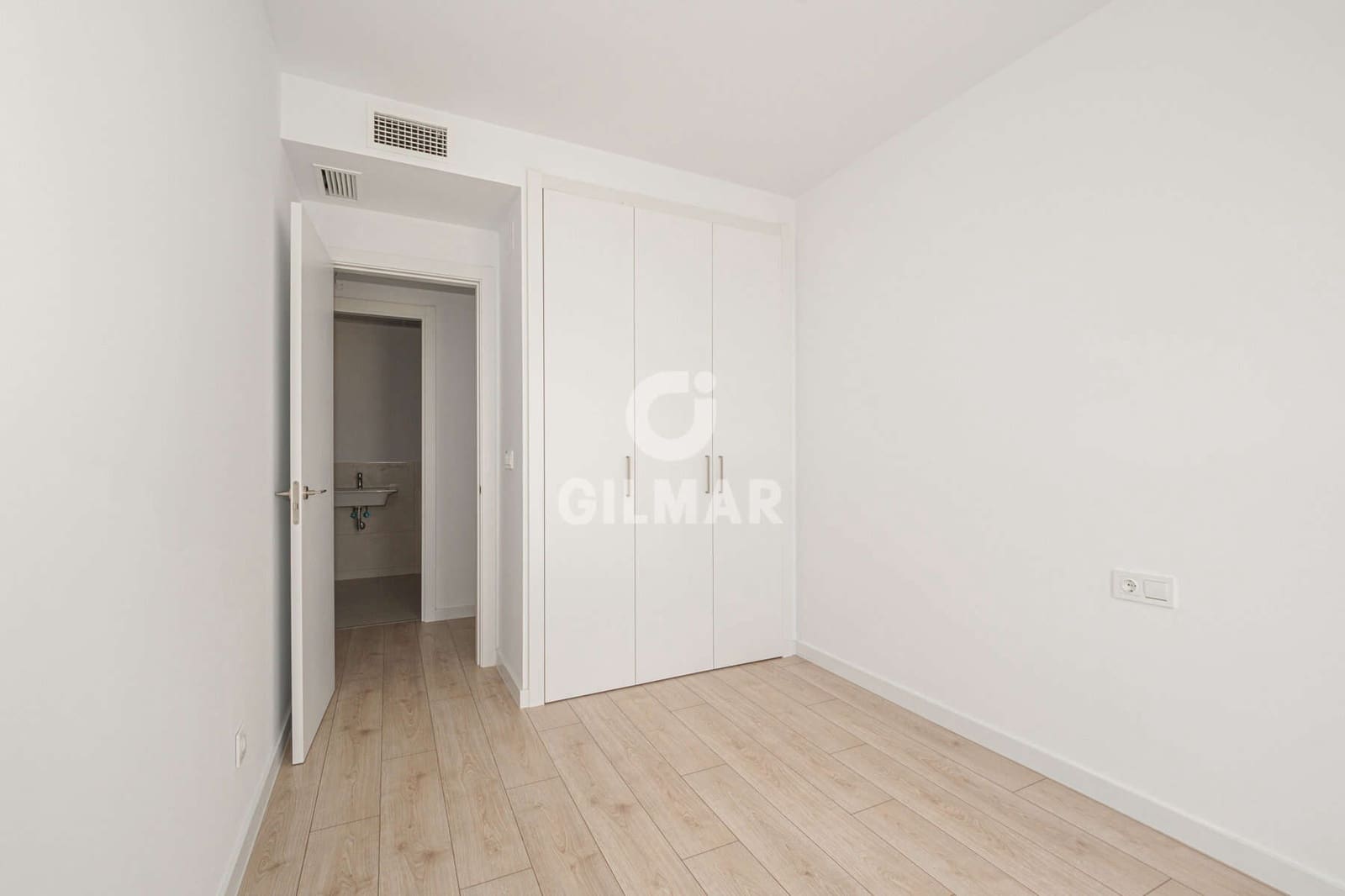 Piso de 4 habitaciones en Tomares en venta con piscina garaje - 415.000 € (Ref: 9669224)