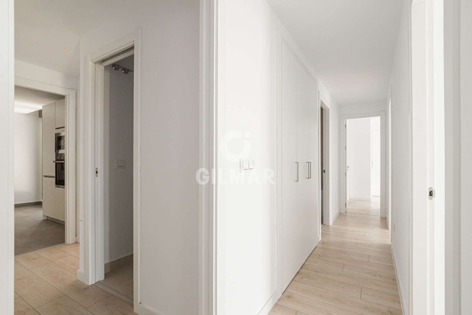 Piso de 4 habitaciones en Tomares en venta con piscina garaje - 415.000 € (Ref: 9669224)