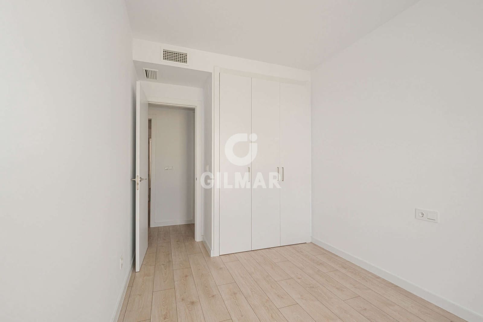 Piso de 4 habitaciones en Tomares en venta con piscina garaje - 415.000 € (Ref: 9669224)