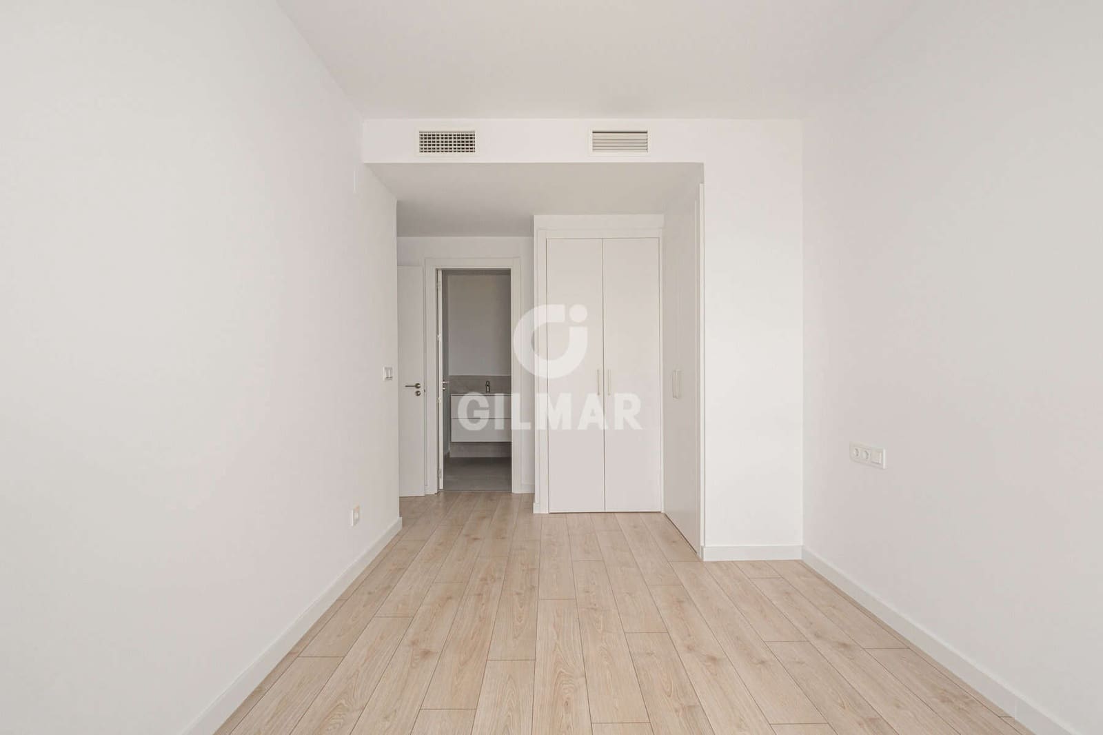 Piso de 4 habitaciones en Tomares en venta con piscina garaje - 415.000 € (Ref: 9669224)