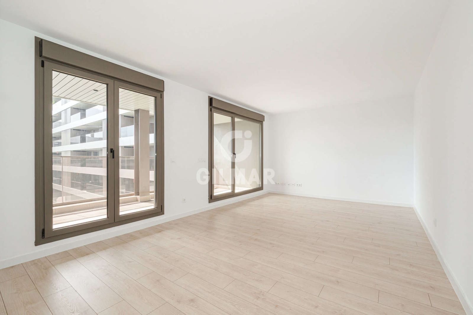 Piso de 4 habitaciones en Tomares en venta con piscina garaje - 415.000 € (Ref: 9669224)