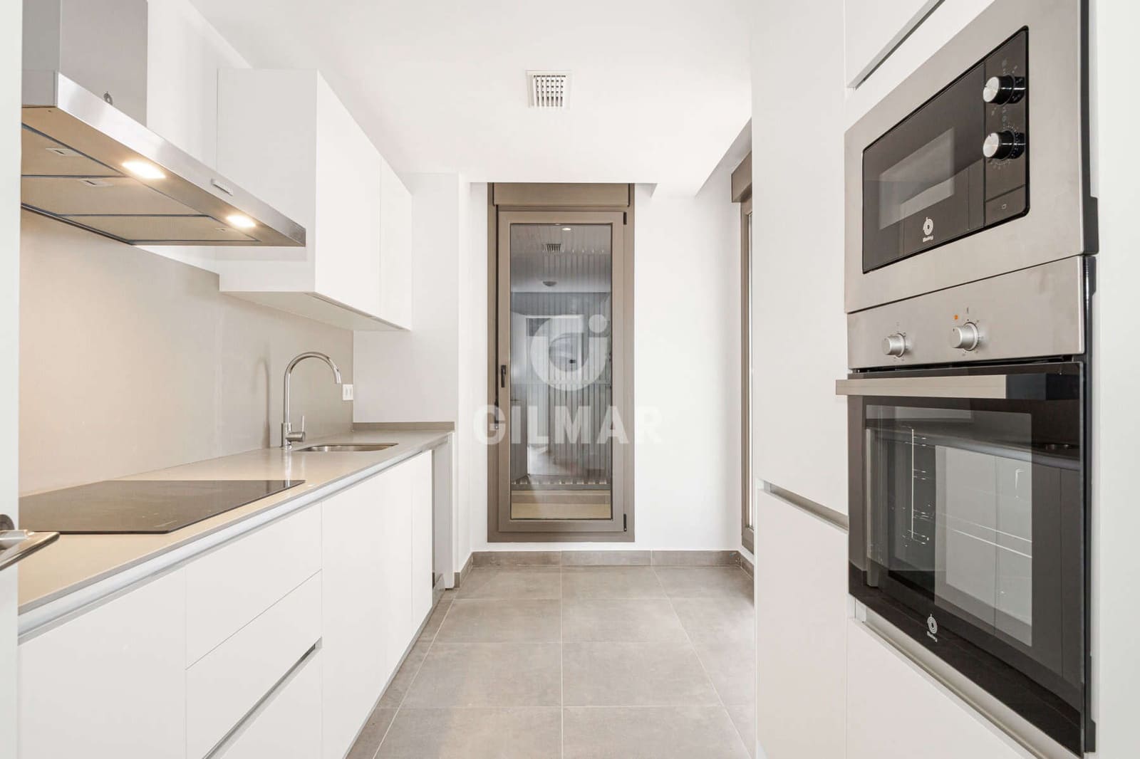 Piso de 4 habitaciones en Tomares en venta con piscina garaje - 415.000 € (Ref: 9669224)