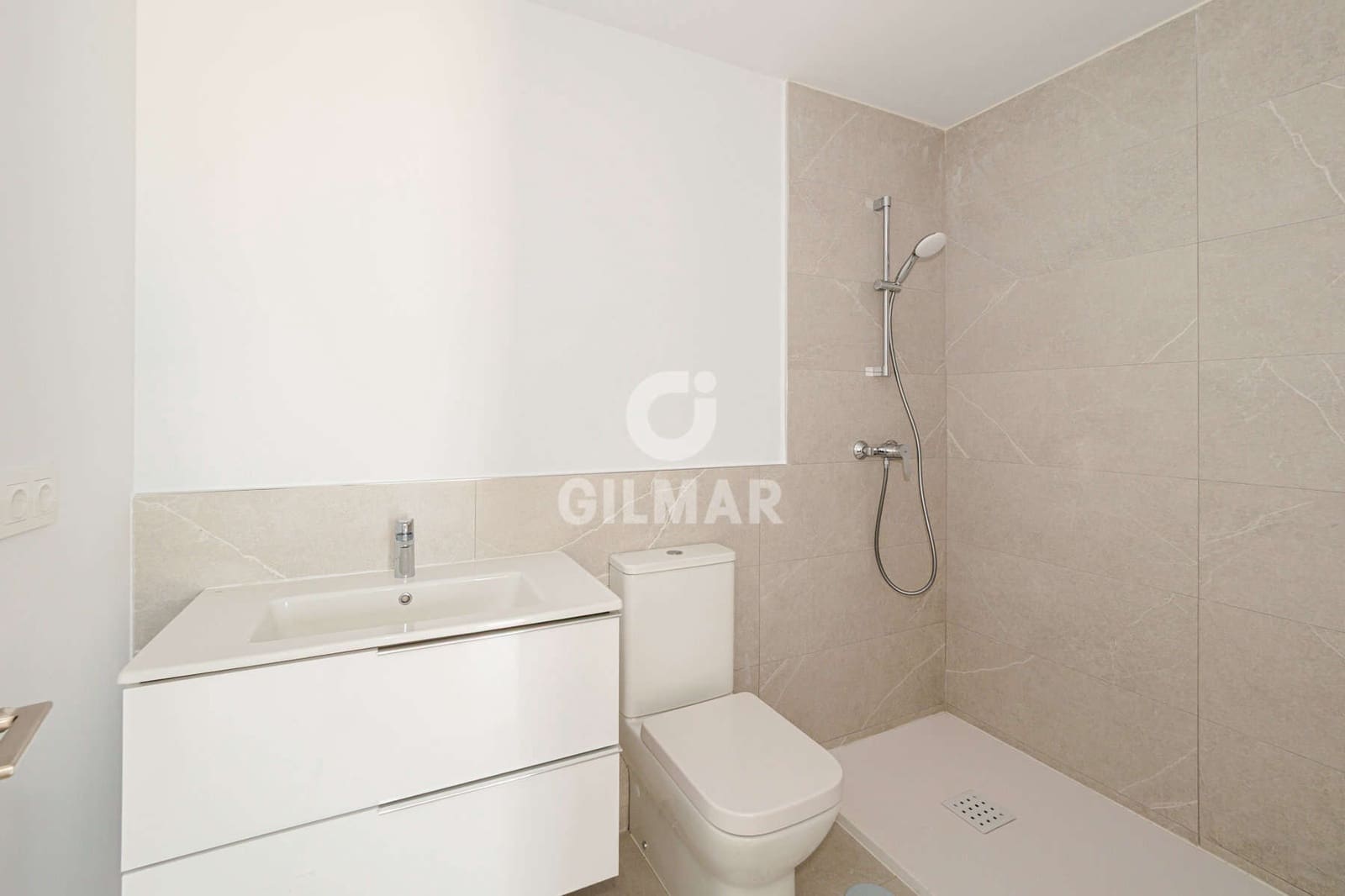Piso de 4 habitaciones en Tomares en venta con piscina garaje - 415.000 € (Ref: 9669224)