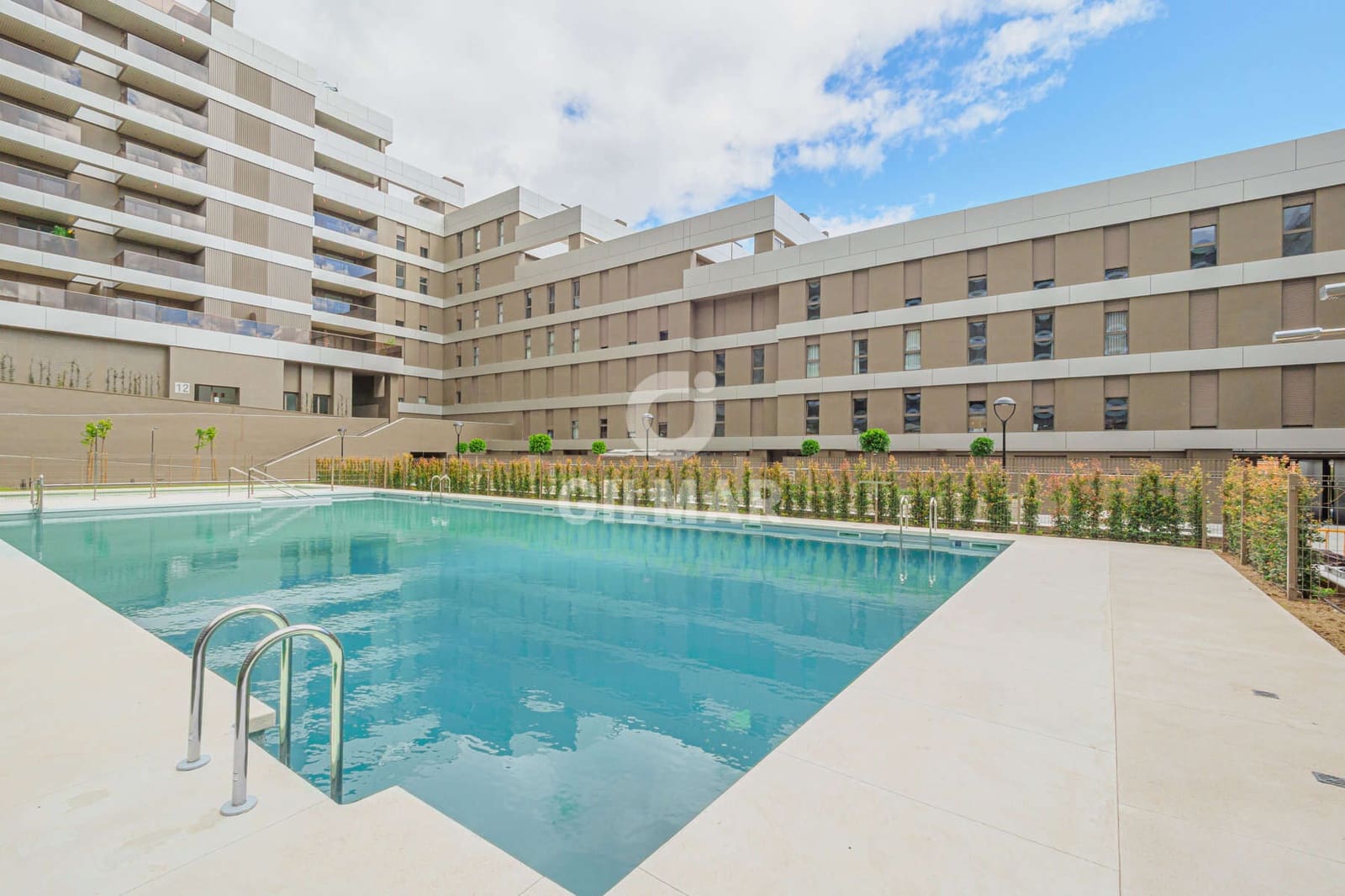 Piso de 4 habitaciones en Tomares en venta con piscina garaje - 415.000 € (Ref: 9669224)
