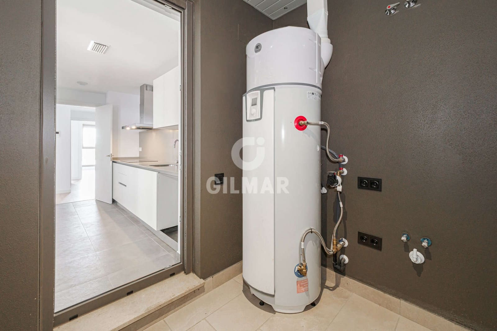 Piso de 4 habitaciones en Tomares en venta con piscina garaje - 415.000 € (Ref: 9669224)